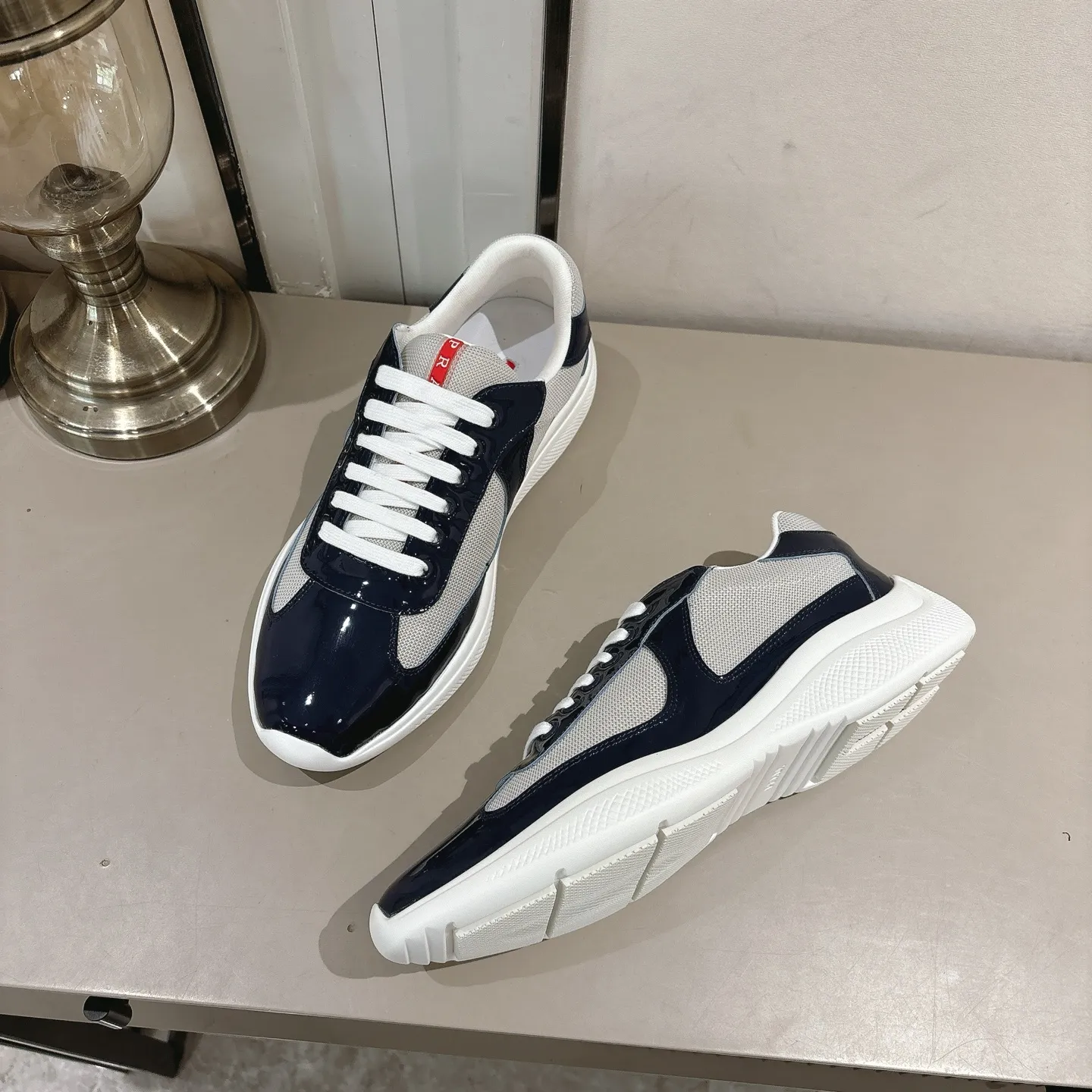 Factory direct sales p520🐘🐘Women's shoes, women's clothing (top version) Prada casual sports shoes, fashionable thick-soled casual loafers, unique taste, loved by everyone and easy to control, popular every year. There is also a versatile classic shoe last, enough to conquer you, wear it, increase the height and leisure, simple and handsome on the feet. The fabric is imported patent leather, the inner foot pad is breathable mesh, soft and delicate, the foot feels comfortable, ip Foam mold anti-slip lightweight outsole
